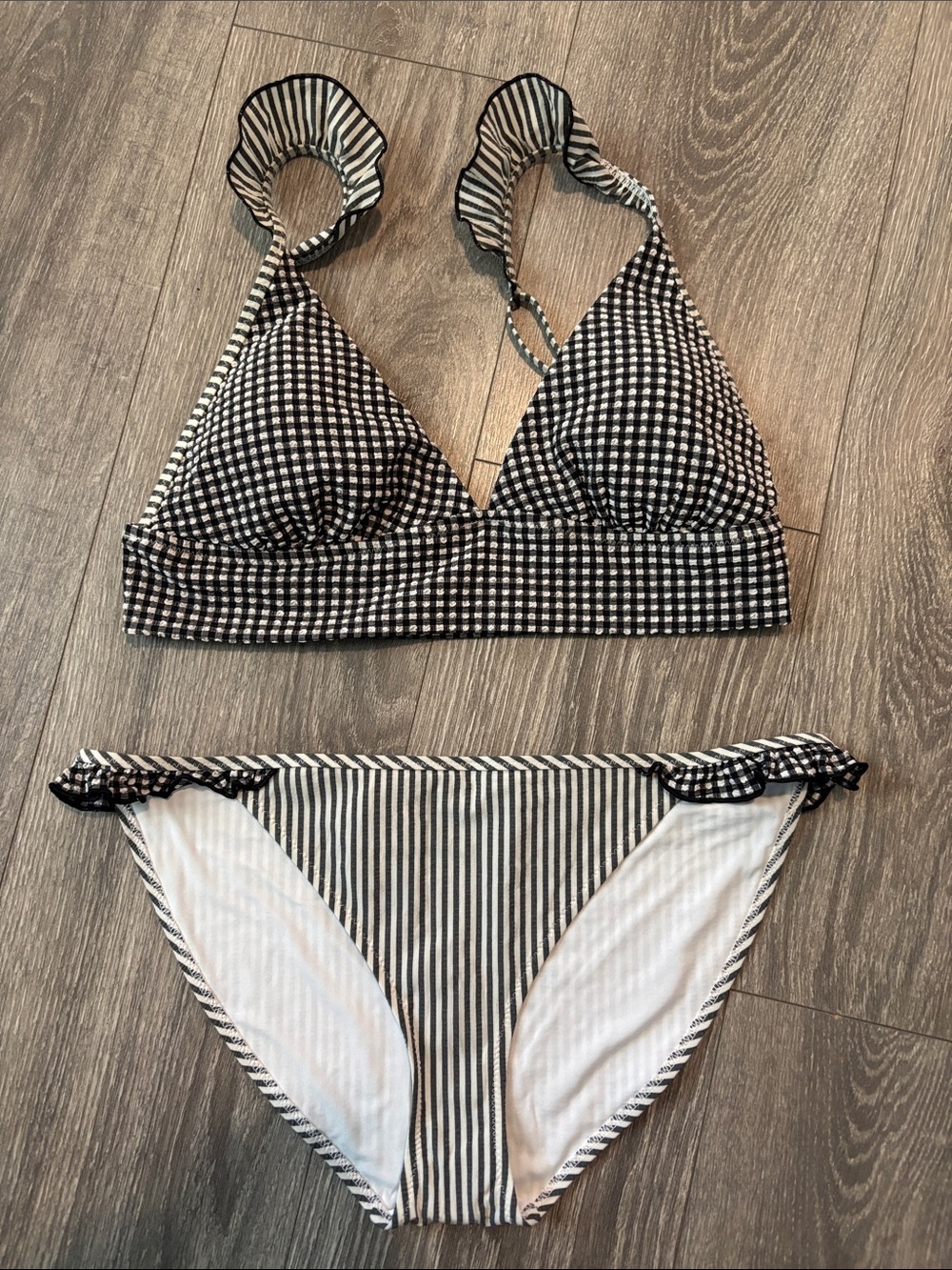 Arie Black & White Striped Bikini Set size medium NWT